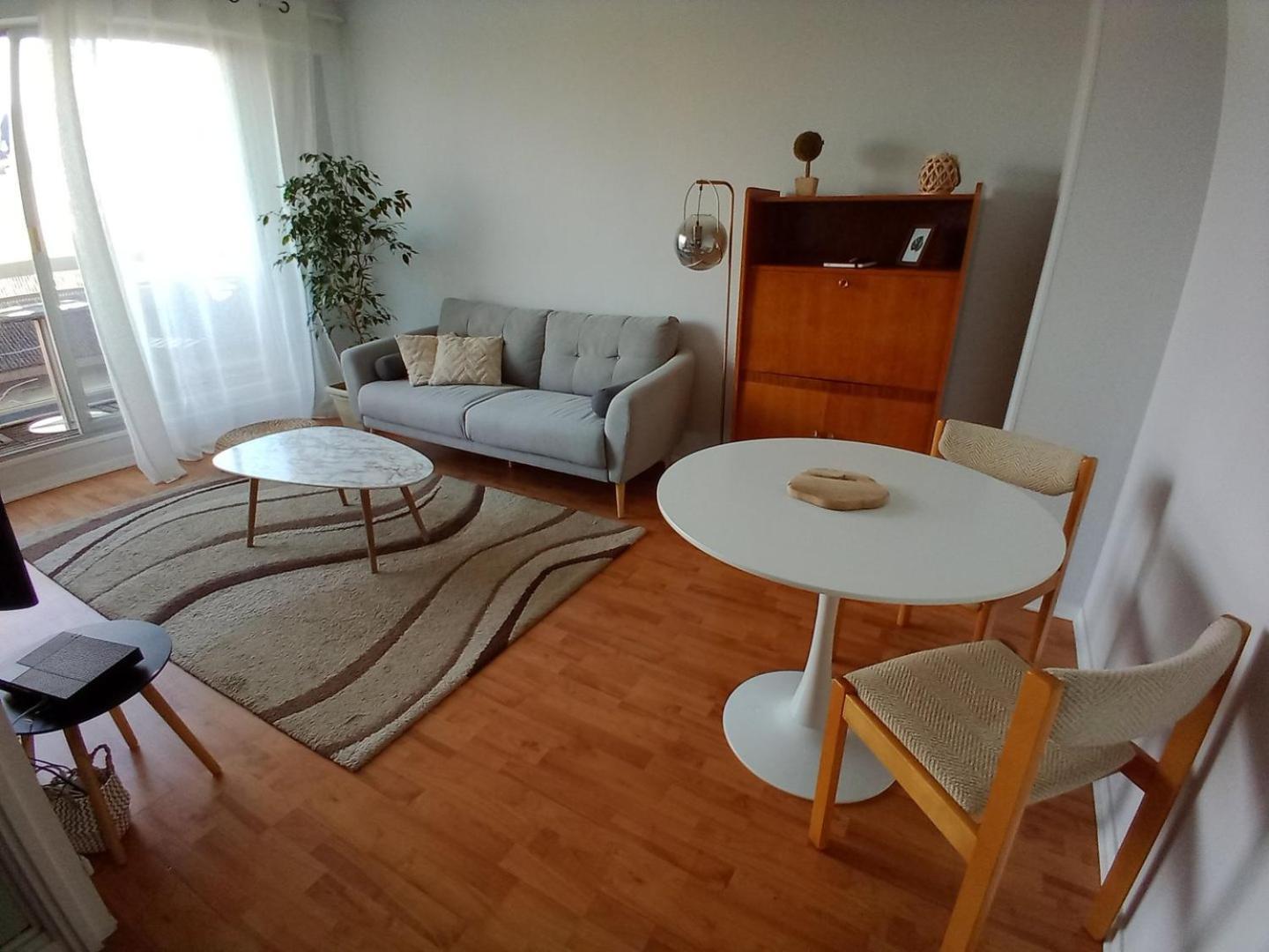 Appartement Avec Parking Et Balcon Vue Cathedrale Chartres Eksteriør bilde